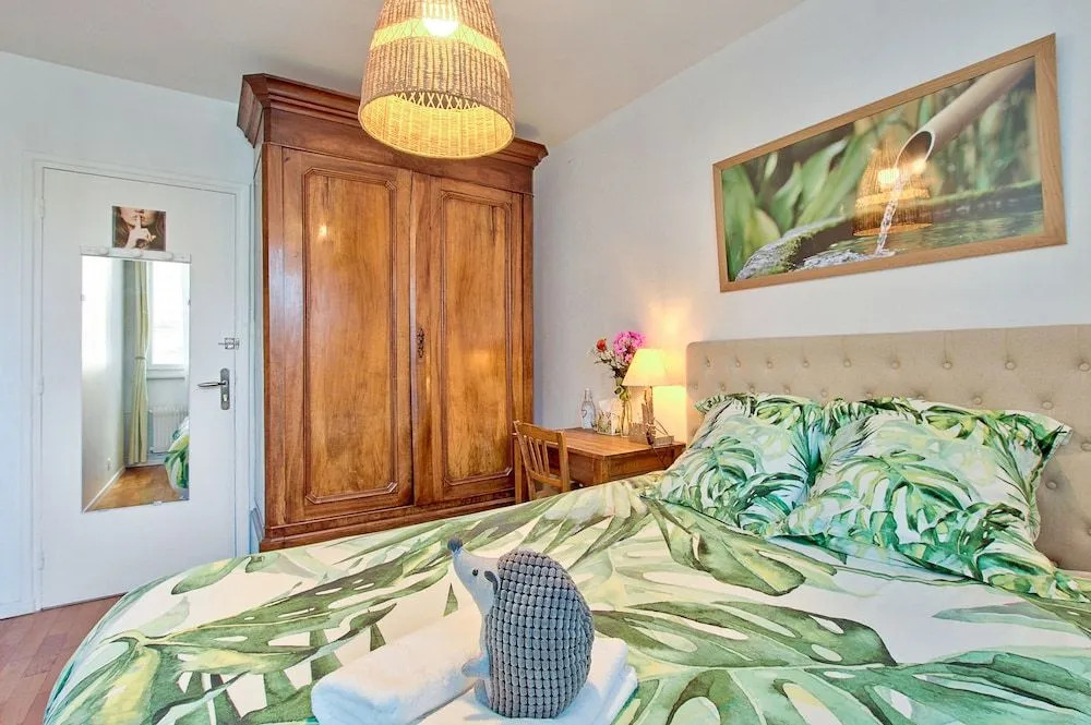 A découvrir ! NATURALBNB - Chambres dhôtes climatisées au calme - Top confort et reposant - PARKING GRATUIT SECURISE - Garage vélos et motos - OFFERT COPIEUX PETIT DEJEUNER fait maison sucré-salé, local et bio - Accueil et convivialité garantis