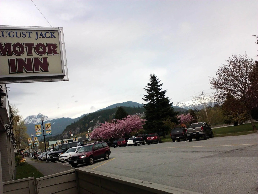 August Jack Inn