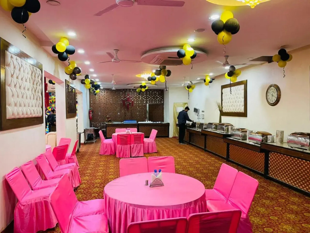OYO 22115 Hotel D Plaza