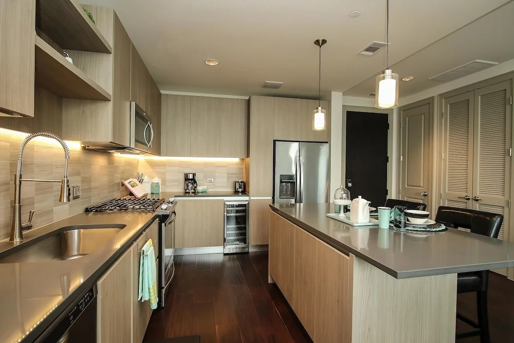 1BR Business Suite w/ Pool Near Downtown
