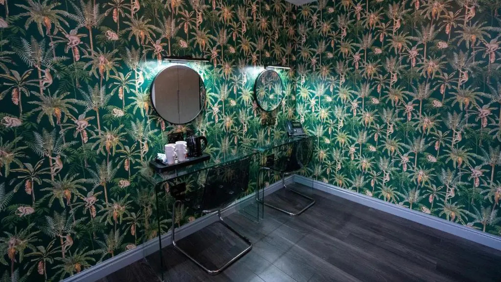 Hotel 105