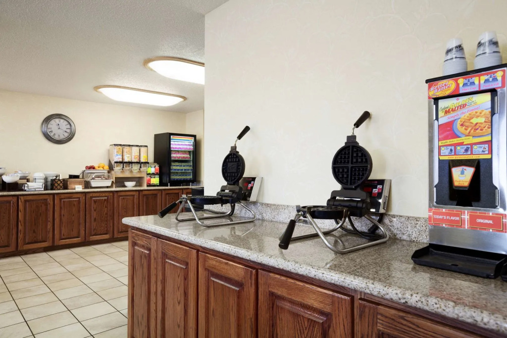 Country Inn & Suites by Radisson Bismarck Waterpark
