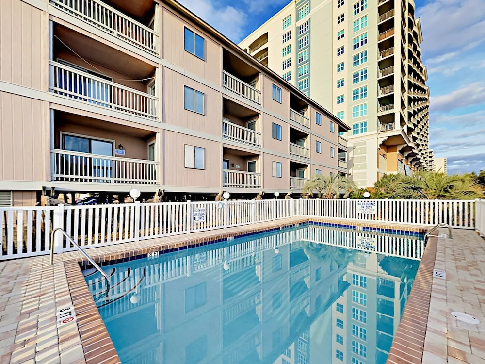 Oceanfront 2br W/ Private Balcony 2 Bedroom Condo