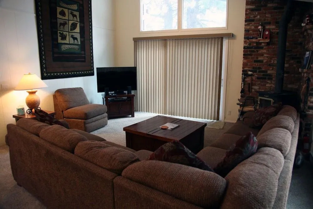 Chateau de Montagne 42 Spacious and Updated Family Townhome with Private Washer Dryer and Great Complex Amenities by RedAwning