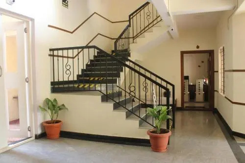 Service Inn 22 Abudayam
