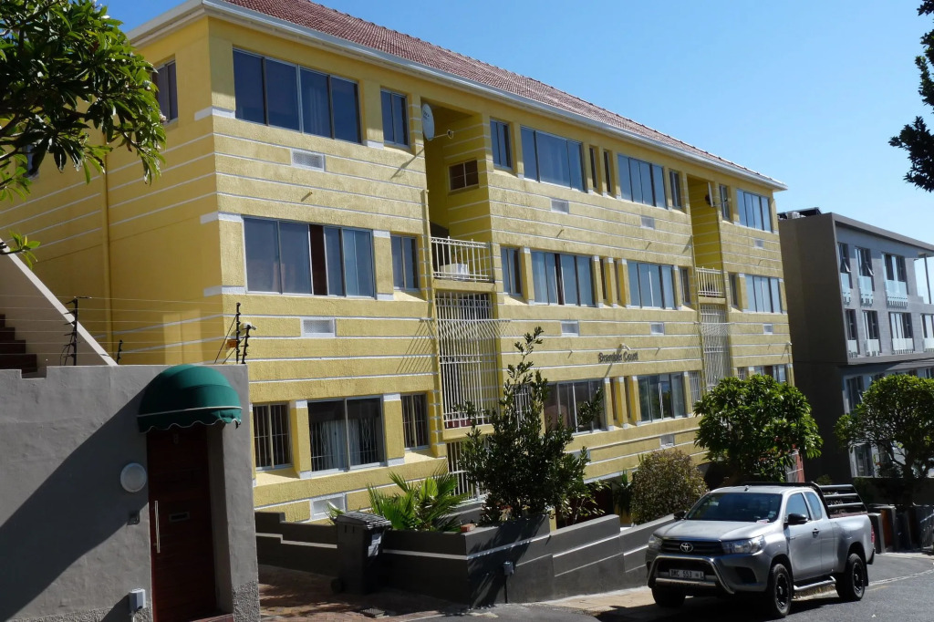 Bramber Court Art-Deco Self-Catering Apartments