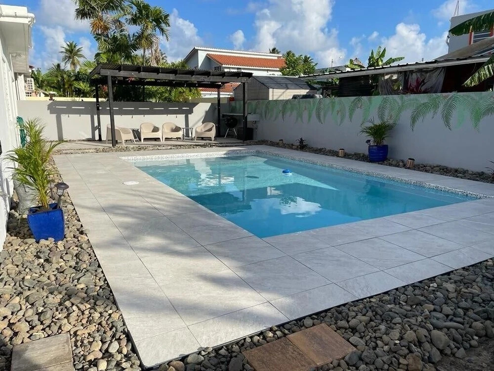 Walk to Beach or Swim in the Pool, 4 Bedrooms 4 Home by Redawning