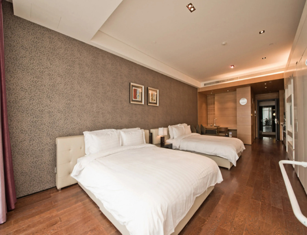 Grand Madison Qingdao Harbour-view Central（Former Qingdao Farglory Hotel）