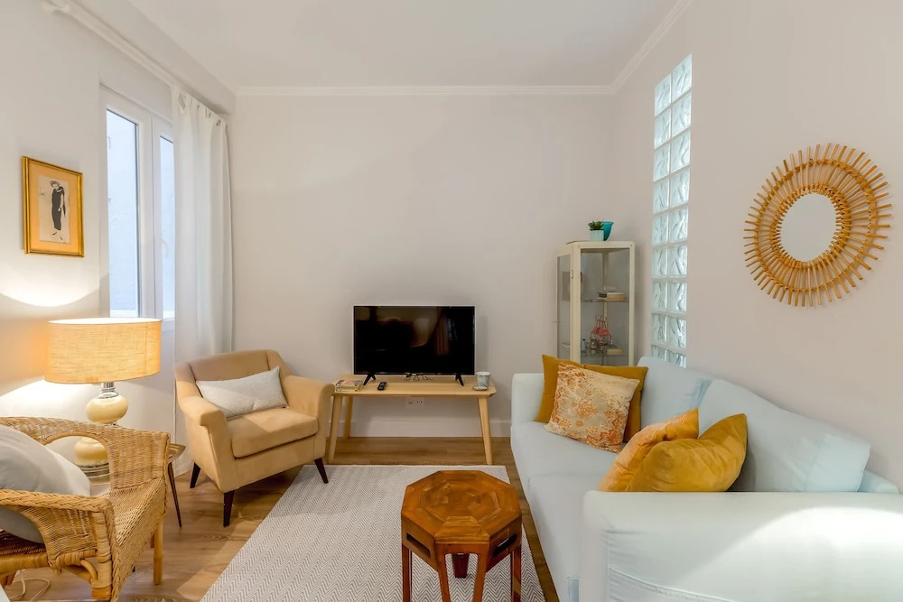 Baixa 3 Bedrooms Apartment with Patio By TimeCooler