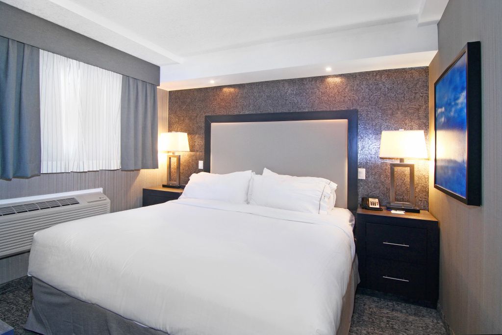Holiday Inn Express and Suites Calgary by IHG