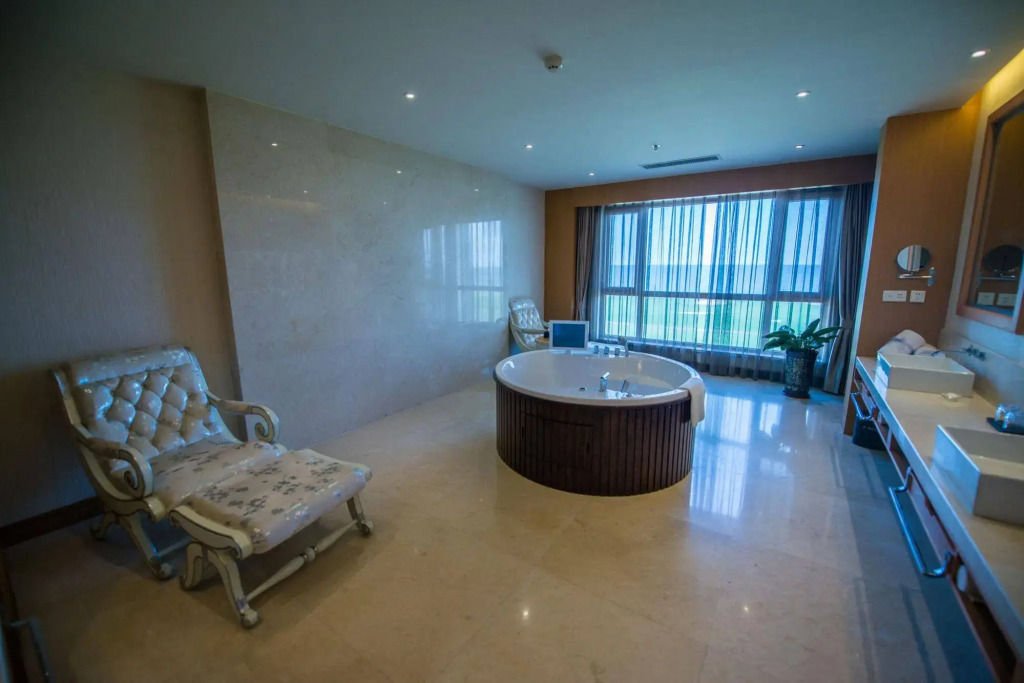 Qinhuangdao Arcadia Seaside Holiday Hotel