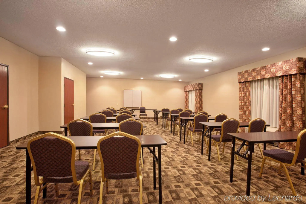 Holiday Inn Express and Suites Three Rivers by IHG