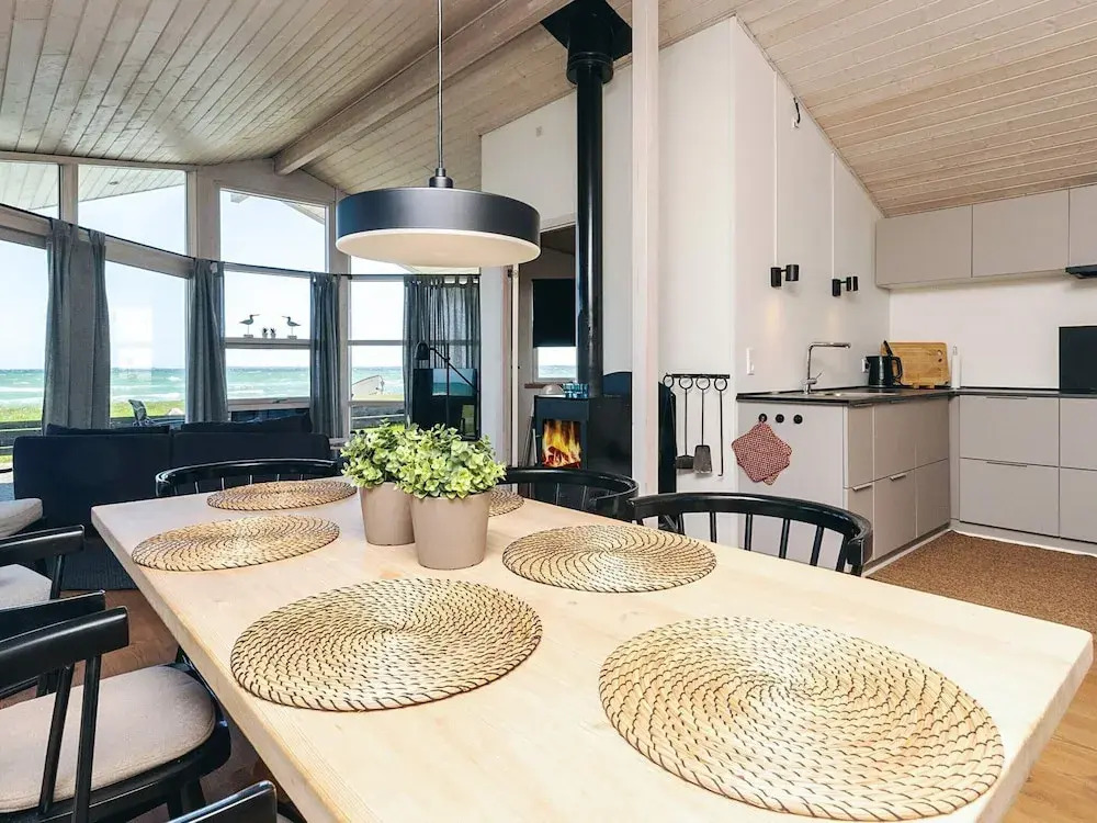 Luring Holiday Home in Poljana With Sea Nearby