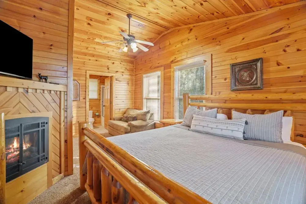 Stunning Mountain Cabin w Hot tub