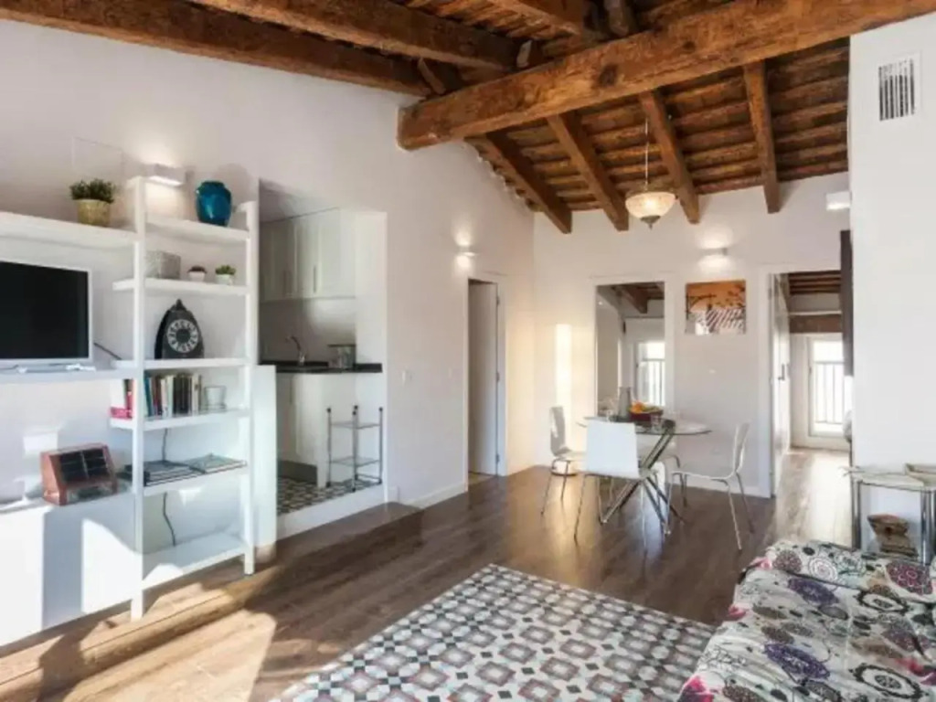 Center-2Br, 2Ba-Attic-Terrace,View, Wi-Fi, A/C