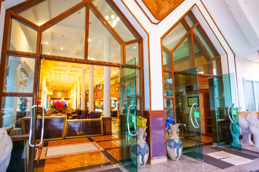 NH Elegant Hotel