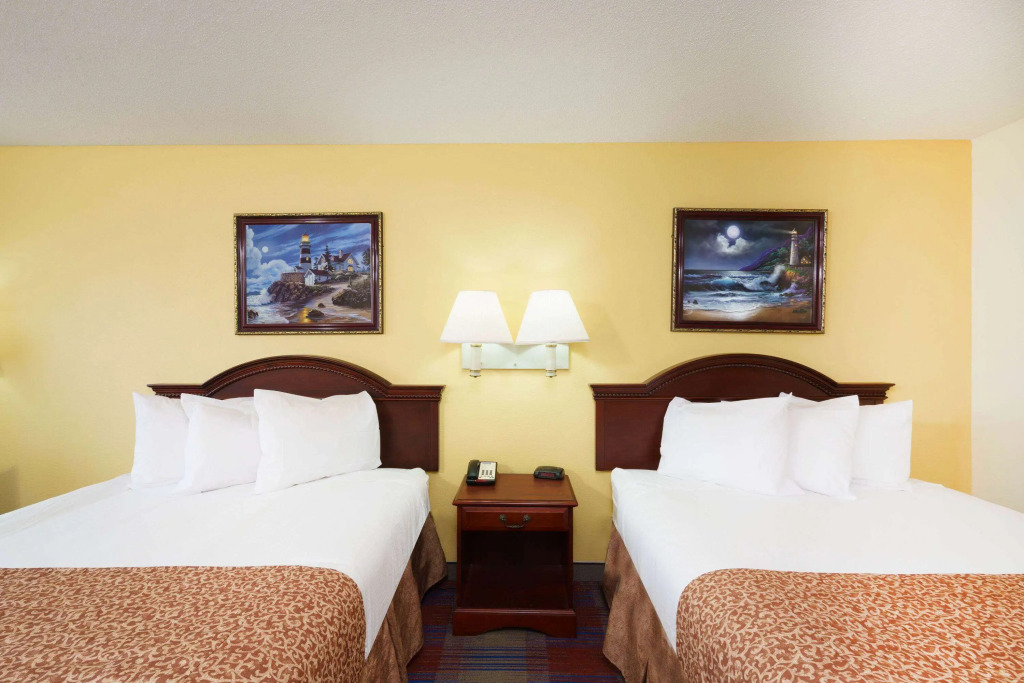 Travelodge by Wyndham Montgomery East