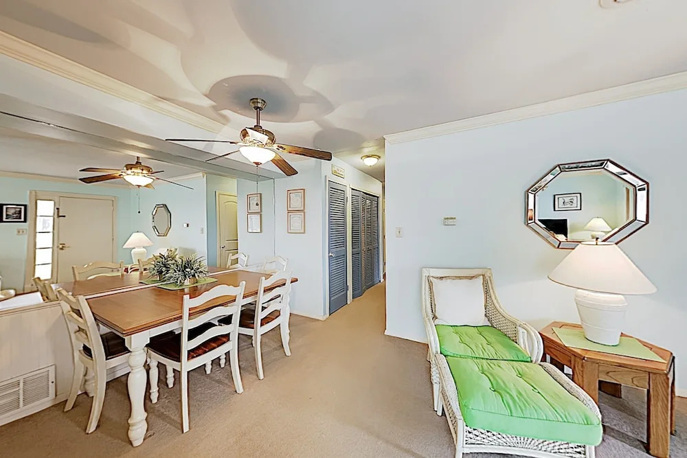 Canal-front W/ Pool & Docking, Near Beach 2 Bedroom Condo