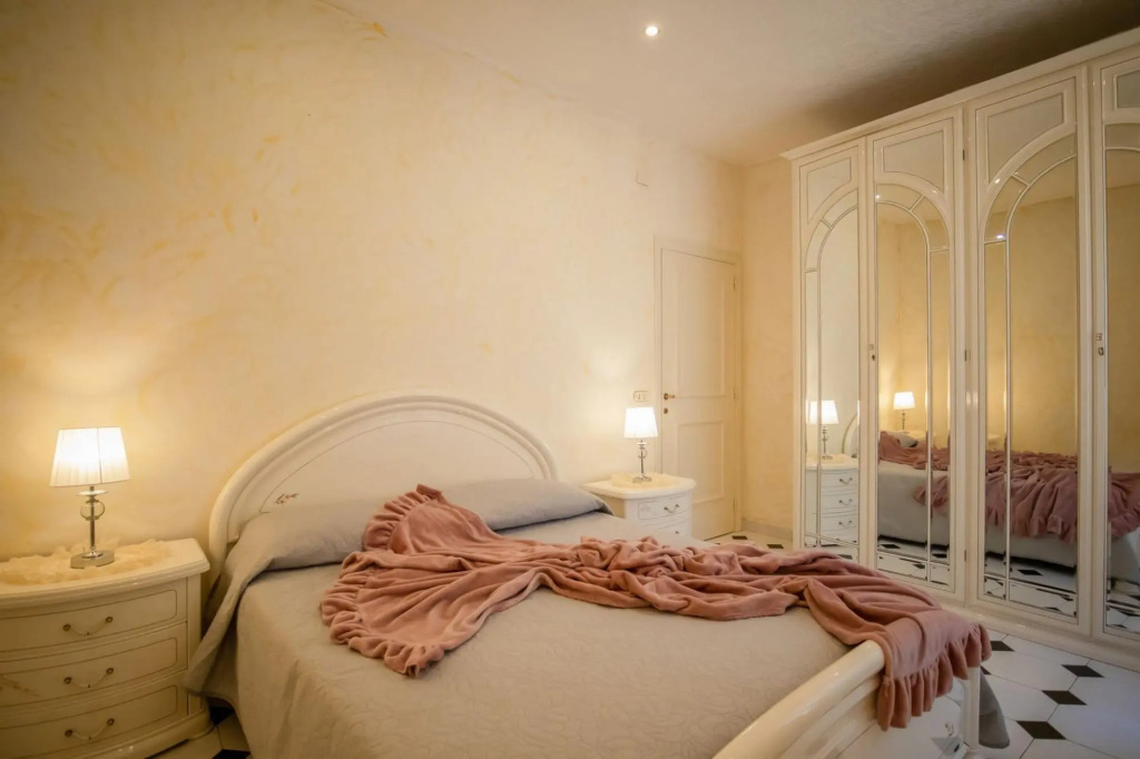 Three-room apartment with sunrise view from the sea-Mare In Vista