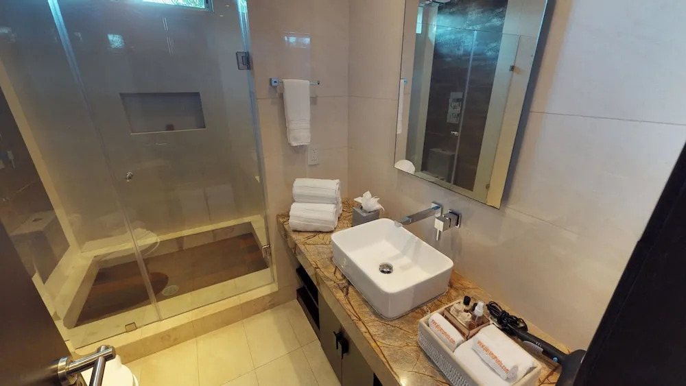 Oasis 12-Boutique 1 Bedroom in the heart of Playa del Carmen