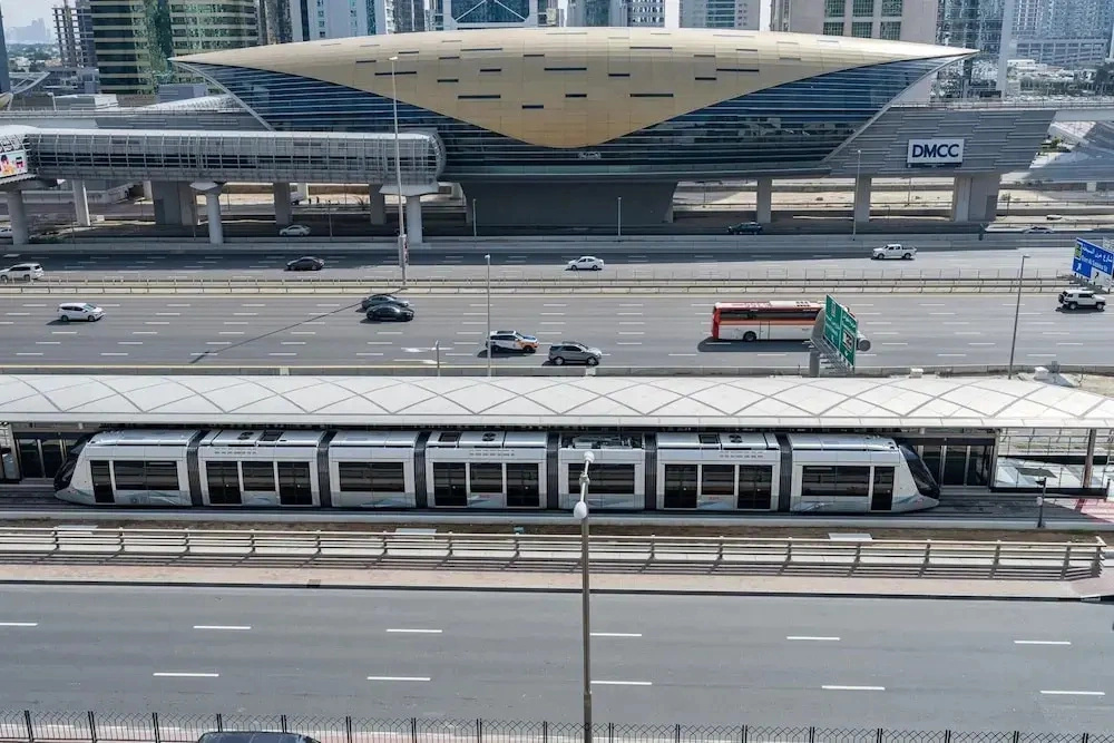 Dubai Marina - Stunning Huge 4 Bedroom Apts Near JBR - Gym - Pool - Parking
