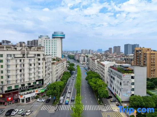 Jifen Qingchen Hotel (Yongkang Jiuling West Road Baolong Plaza)