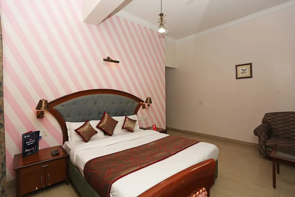 OYO 8178 Hotel Saket