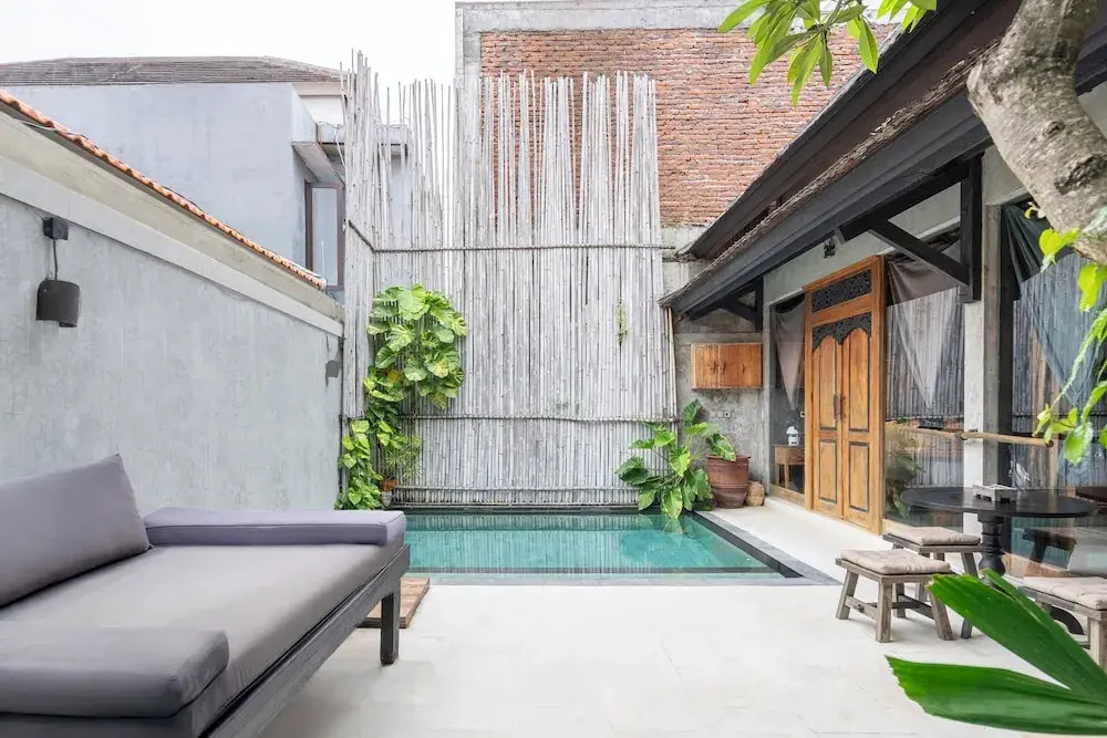 Black House Villa by Betterplace