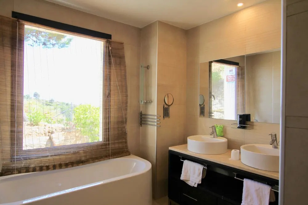 Samara 3 - Modern 2BR in Samara Resort Marbella, Indoor and Outdoor Pools, SPA
