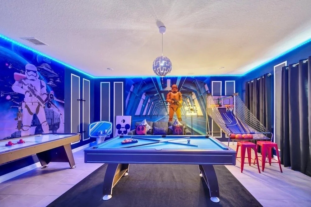 Magnificent Star Wars & Designed Rooms Pool & Spa! 7 Bedroom Villa