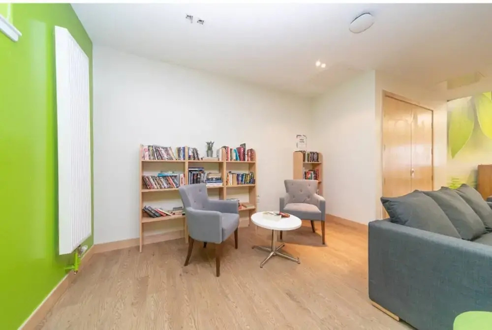 JOIVY Affordable 3,4,5 and 12 bed private flats next to Royal Mile
