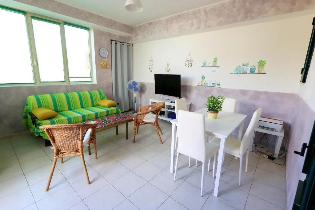 Apartment with 3 bedrooms in Torre Pali with enclosed garden 400 m from the beach