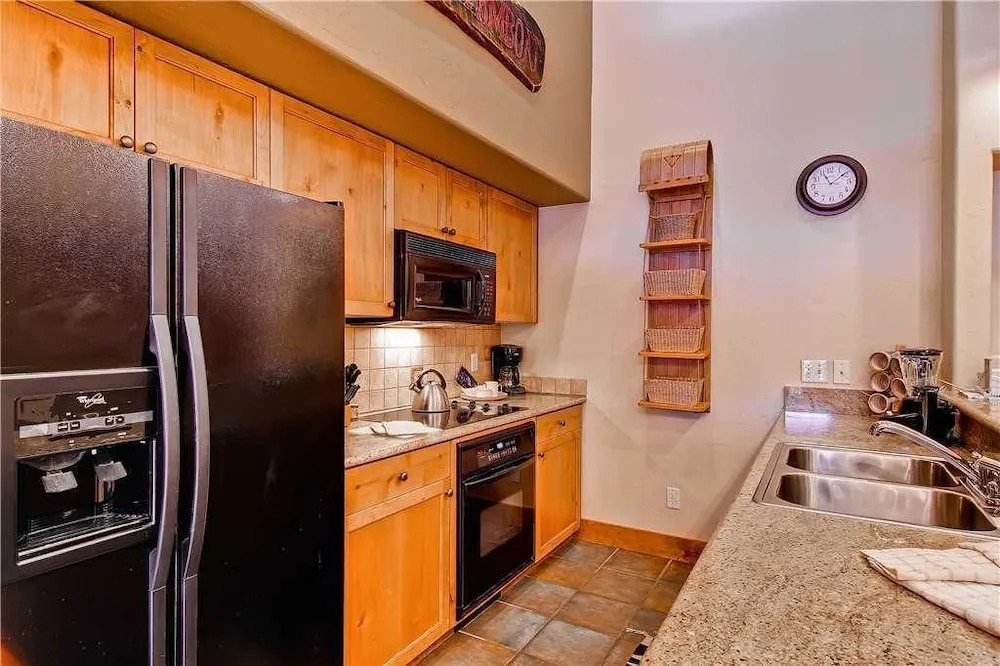 Tl2306 Top Floor and Amenities Galore! Beautuful Residence! Winter Specials!