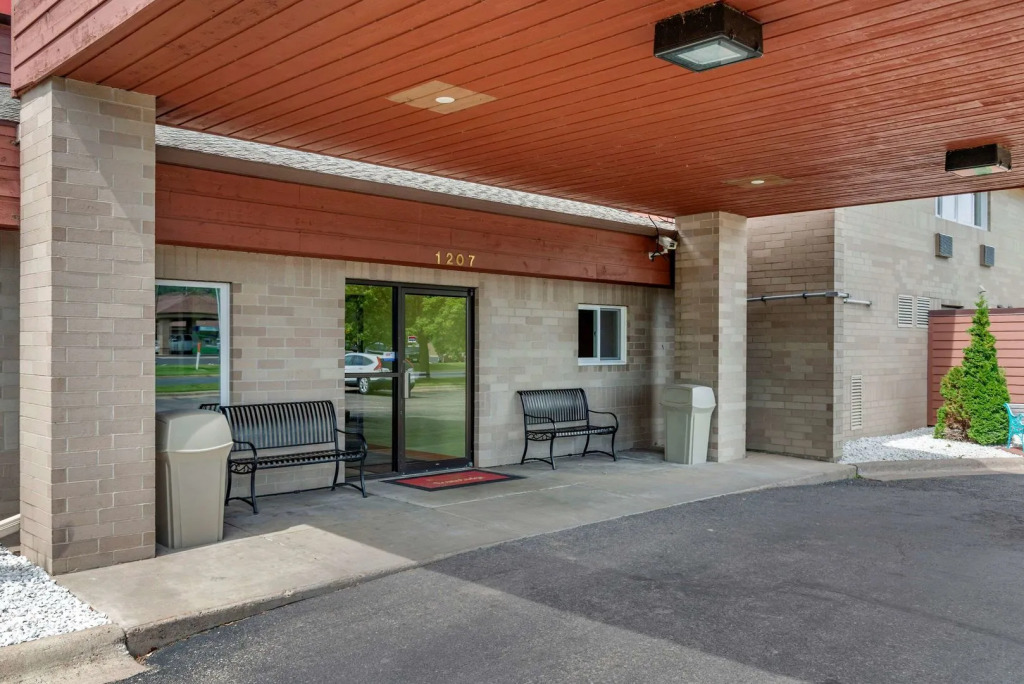 Coratel Inn and Suites By Jasper River Falls