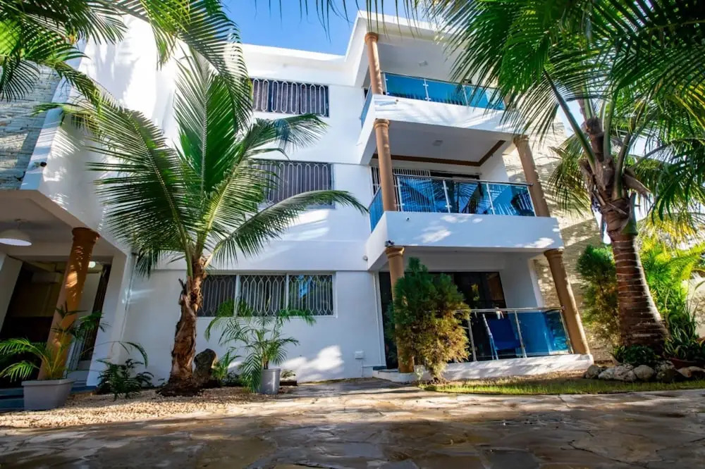 Stylish 1r-1b Apt Near The Beach And Main Street