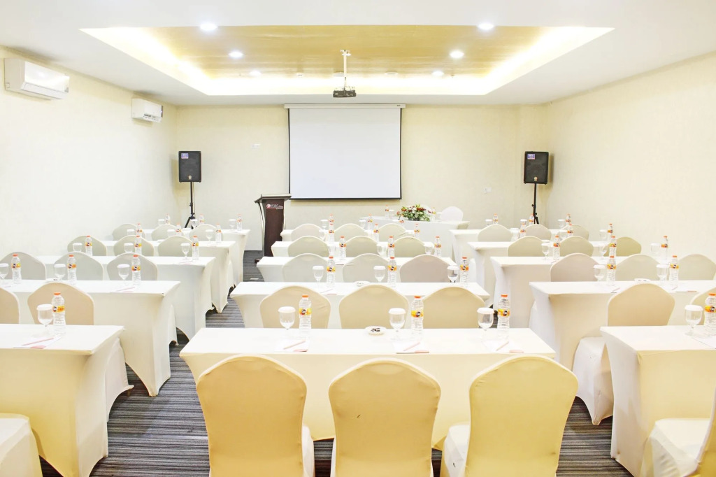 @Hom Platinum Gowongan