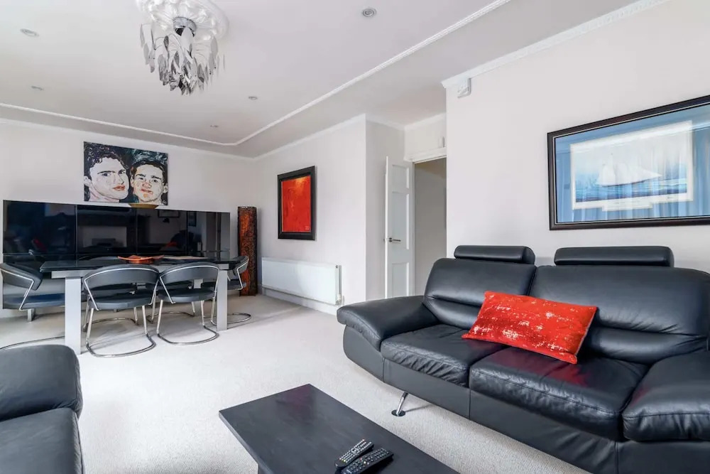 Luxury 2BR Flat in Knightsbridge W/patio, 4 Guests