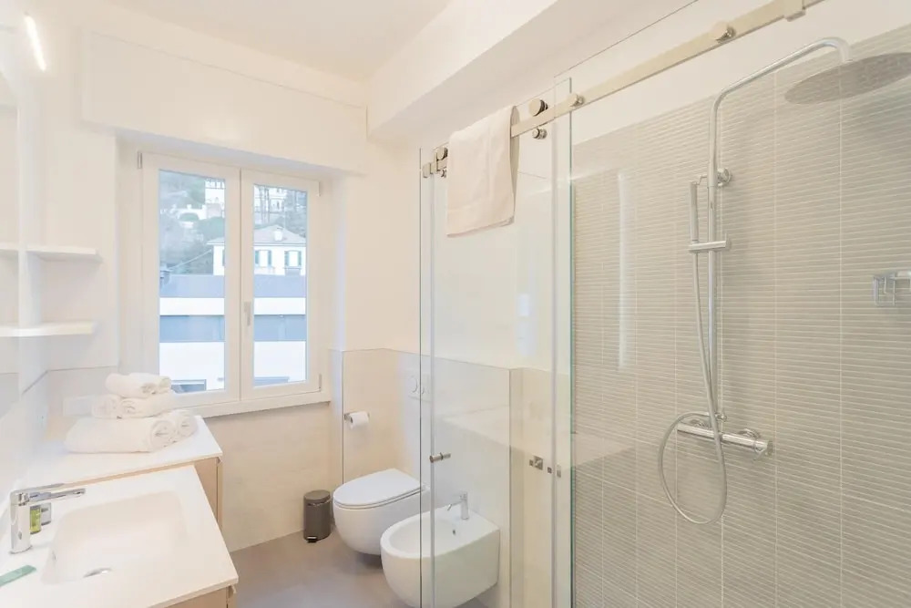 Via Crispi in Como With 1 Bedrooms and 1 Bathrooms