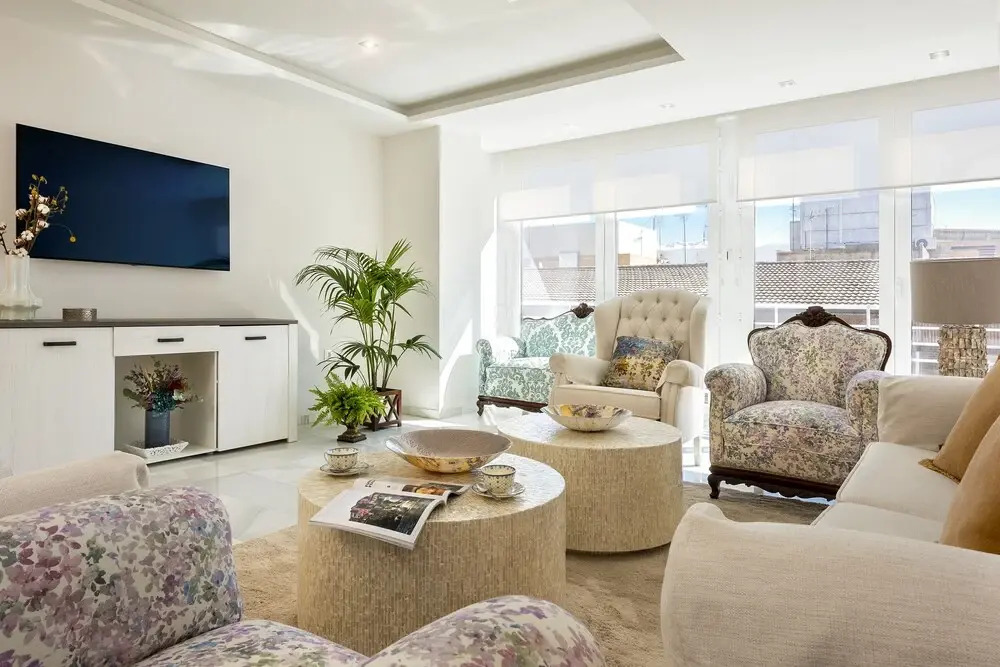 Spacious Apartment in Prime Location. Recogidas