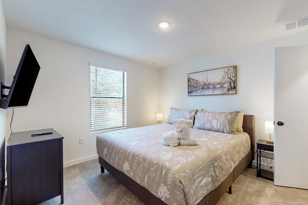Newly Built Townhome, Private W/d, Free Wifi, Central AC and Full Kitchen