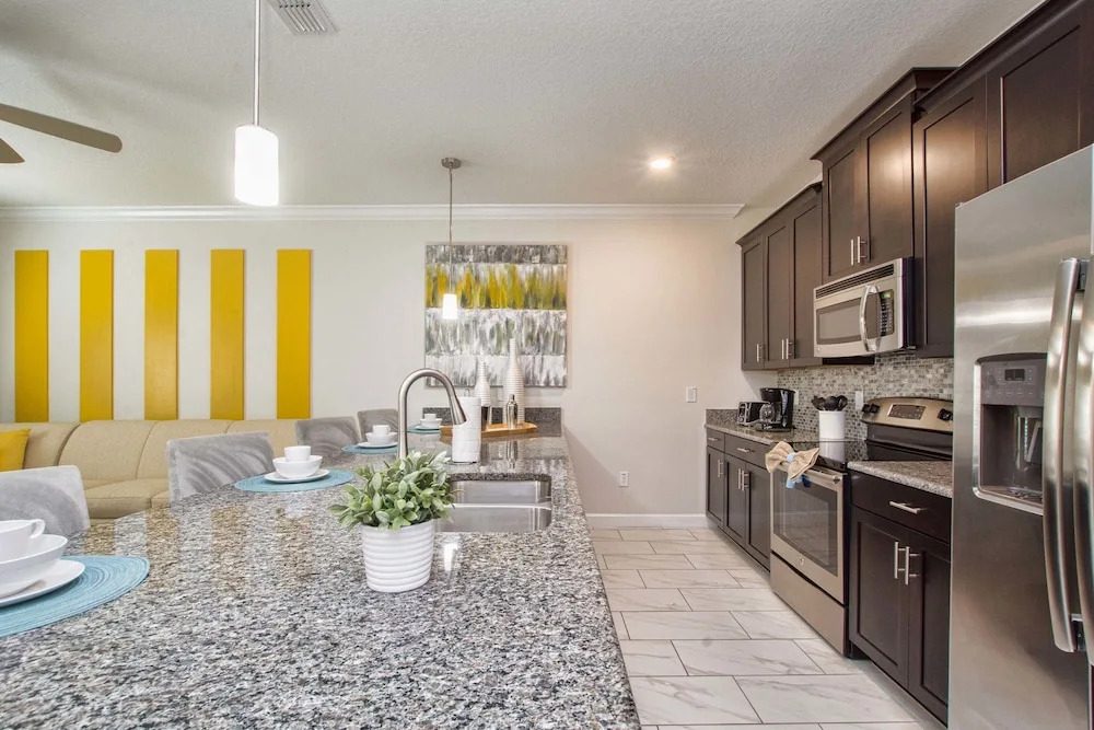 Storey Lake 4 Bedroom Townhome w Splashpool - 1629ST