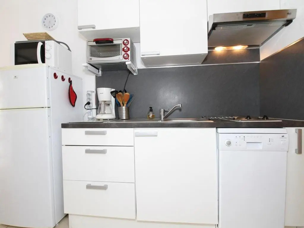 Appartement Balaruc-les-Bains, 1 pièce, 4 personnes - FR-1-553-43