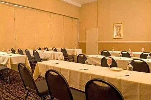 Regency Inn & Suites Memphis Airport