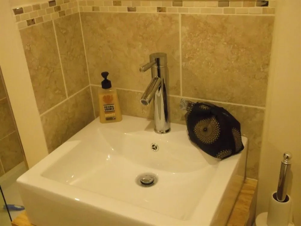 Whitehouse Guest House