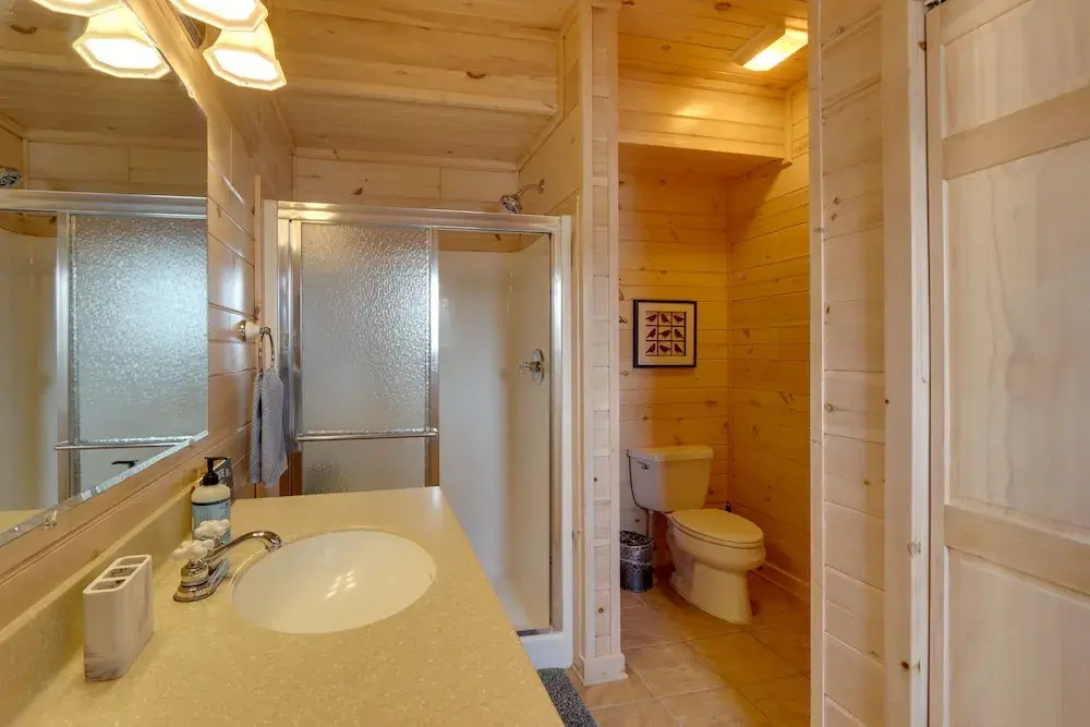Mountain View Cabin on Lake Blue Ridge: Hot Tub