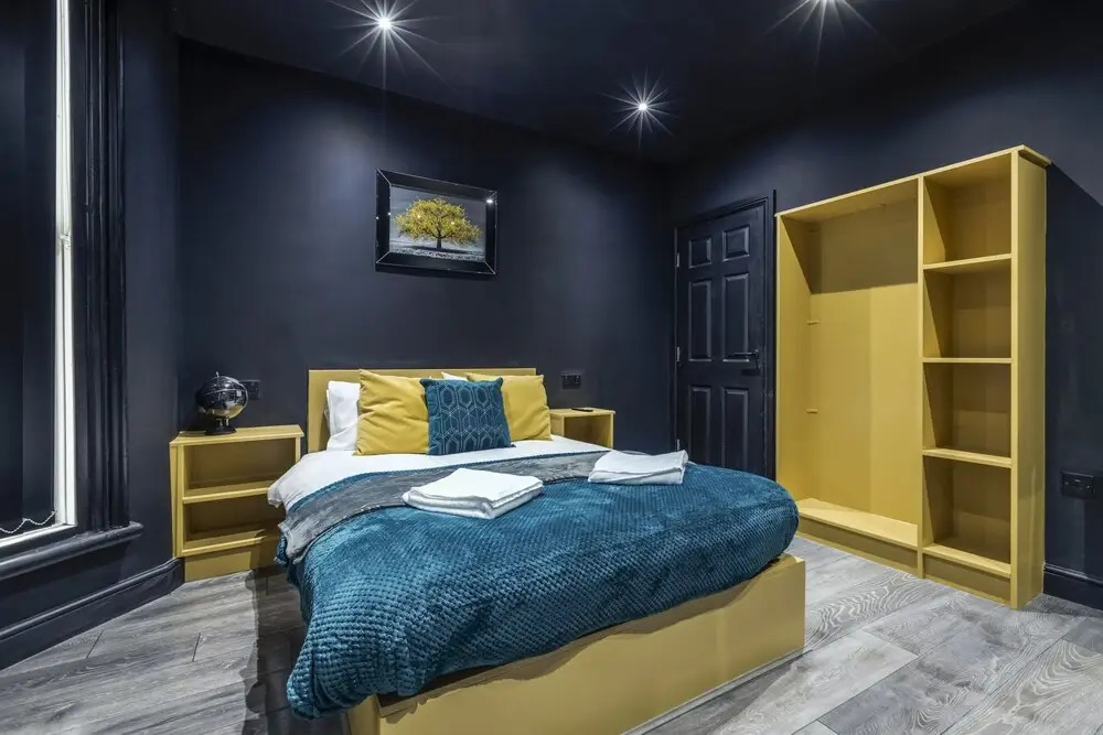 TWO BED Modern Apartment 5min walk to Town centre with Free Parking ! Under New Management