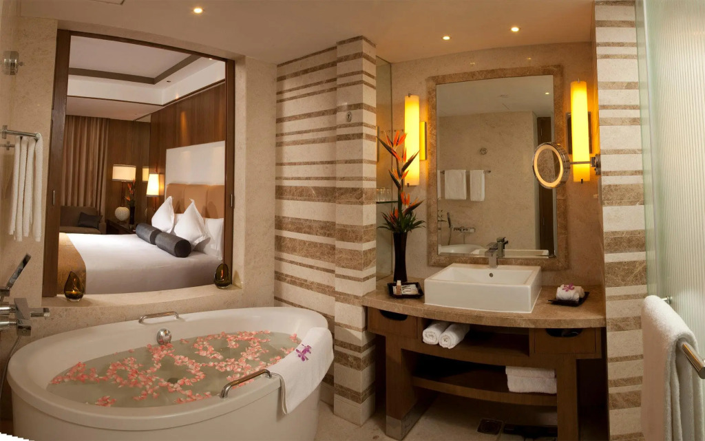 Crowne Plaza New Delhi Okhla by IHG