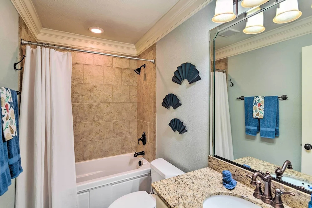 Corpus Christi Home w/ Golf Cart: Walk to Beach
