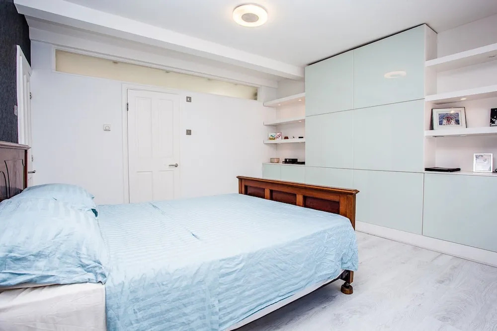 Bright 3 Bedroom Home in Clapham South