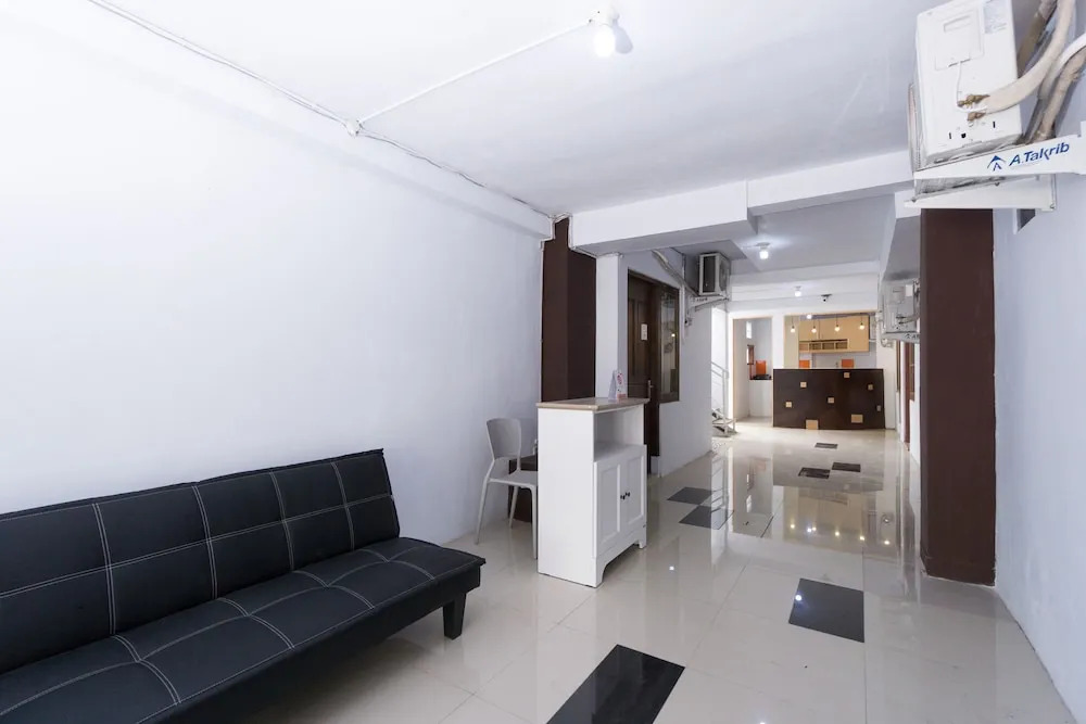 Oyo 2444 Sera House